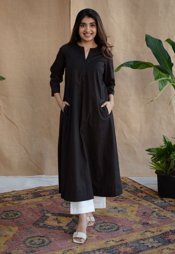 Elegant Black Dress with Pockets - Unique Handcrafted Design for Comfort and Style